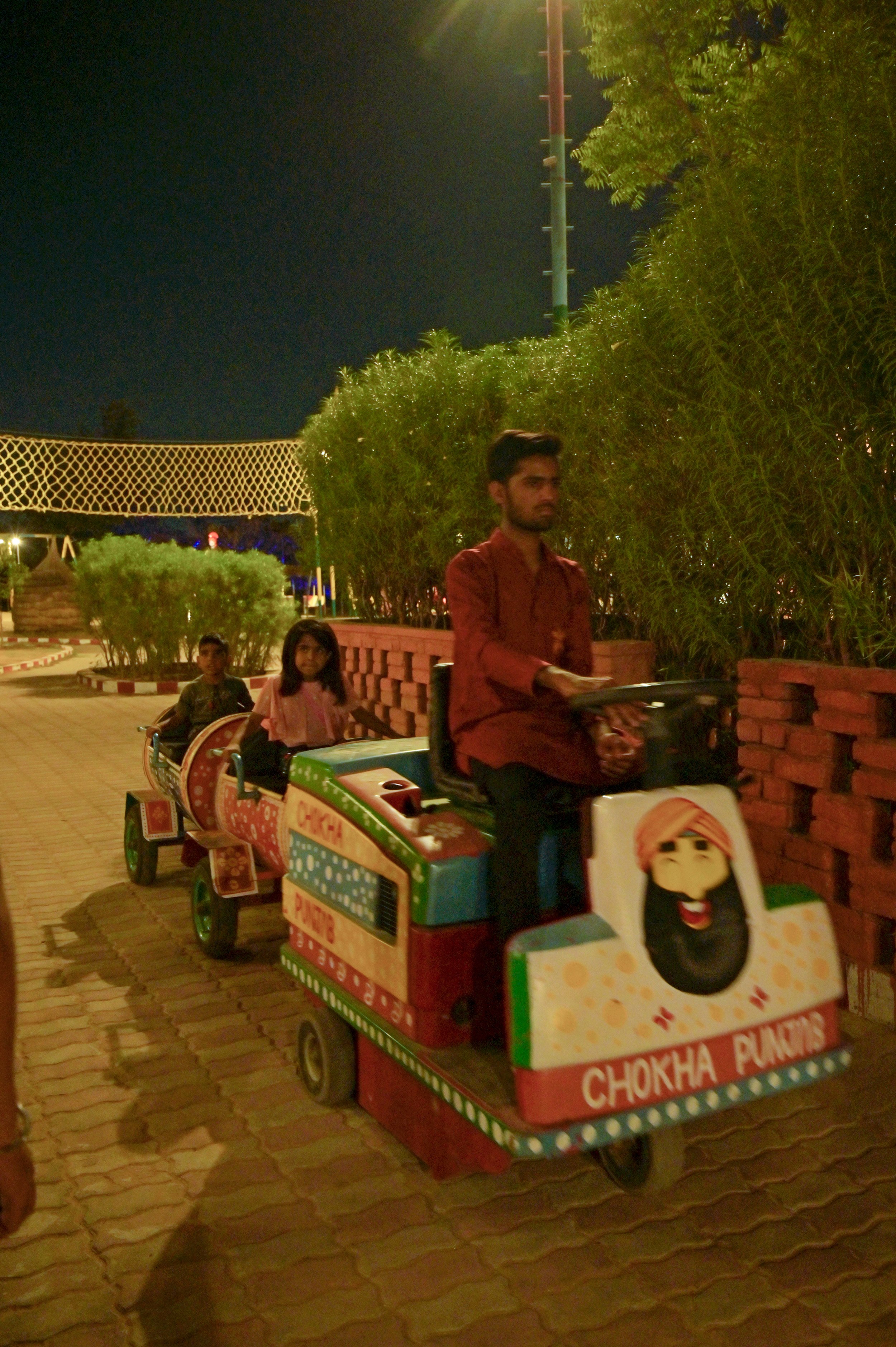 Toy Train di Dhamaal